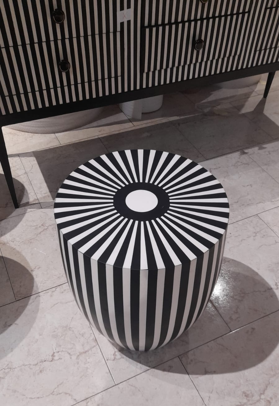 WhatsApp Image 2025-08-20 at 16.39.15 Table basse ronde rayée – Image 1
