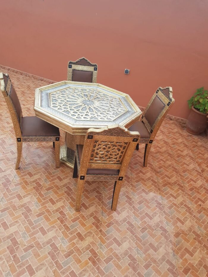 Table traditionnel de Luxe - 4 chaises – Image 1