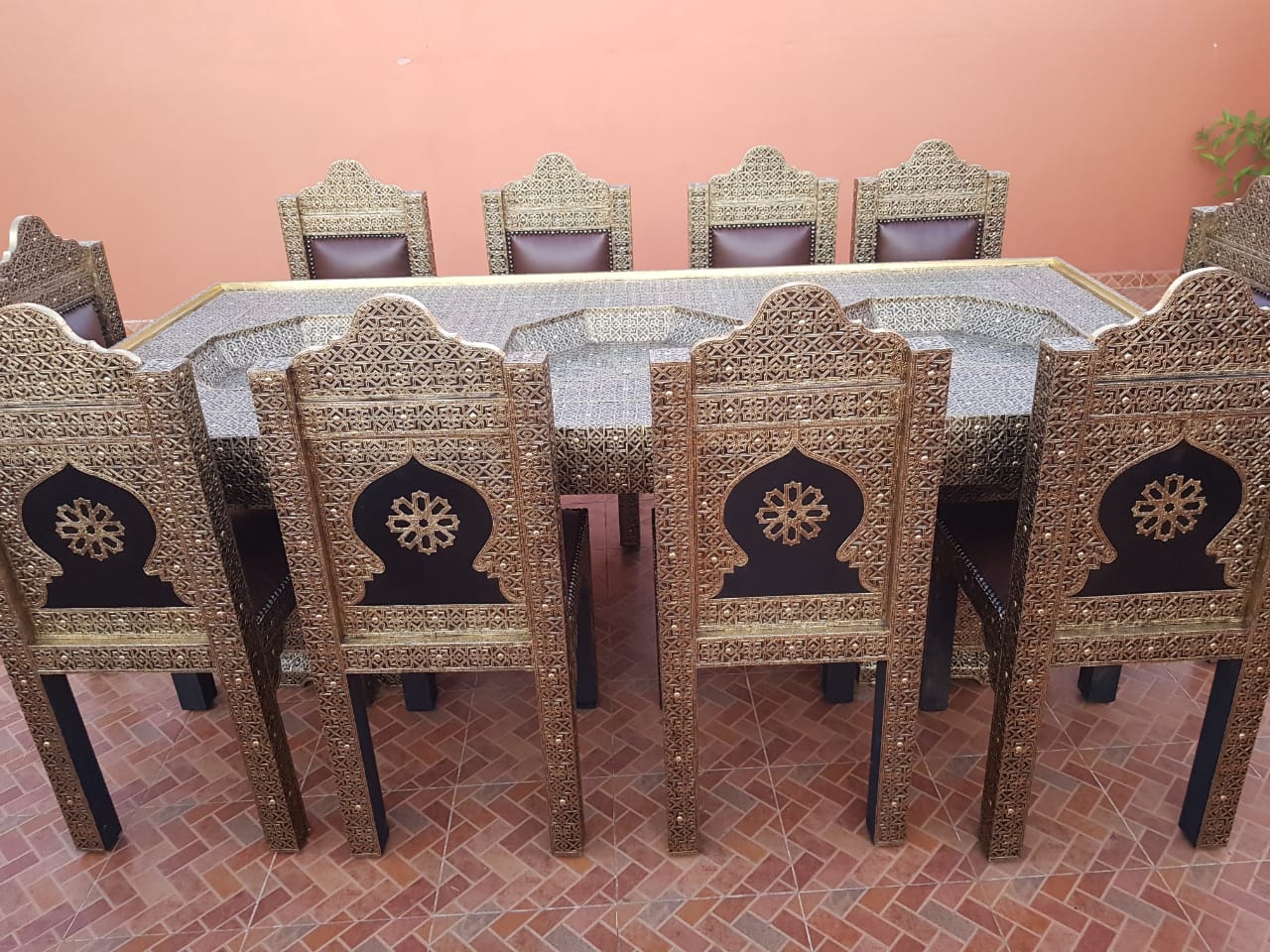table 6chaises 25000dh Table traditionnel de Luxe - 8 chaises – Image 1