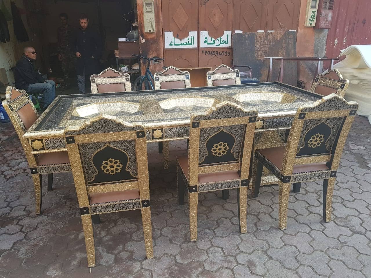 table 6chaises 25000dh_ Table traditionnel de Luxe - 8 chaises – Image 2